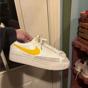 Nike women’s blazer low platform shoes size 11